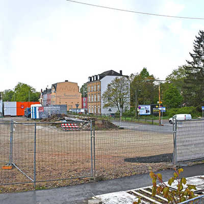 An der Einmündung der neuen Straße Über Brücken in die Hornstraße (rechts) soll in den kommenden Monaten ein Kreisverkehr entstehen. Auch die Markusstraße und die Rampe zur Bahnüberführung führen zu dem Knotenpunkt. 