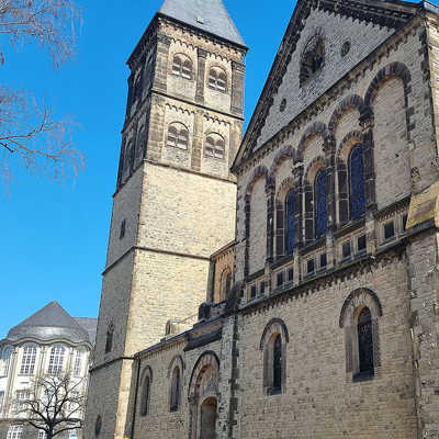 Die Pauluskirche dient als Spielort für Kultur- und -Events. Links daneben liegt der Campus Gestaltung der Hochschule, dessen Studierende einige Events beim Festival mitgestalten.
