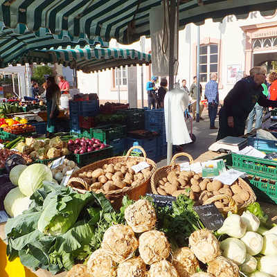 Bauernmarkt vor der Porta Nigra. Foto: Landwirtschaftskammer Rheinland-Pfalz