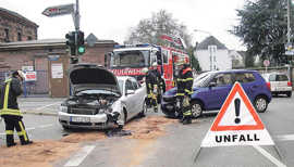 Foto: Feuerwehreinsatz nach einem Verkehrsunfall