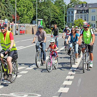 Mit einer Fahrrad-Demo durch die Innenstadt fiel Startschuss zur erfolgreichen Aktion Stadtradeln im Juni 2014.
