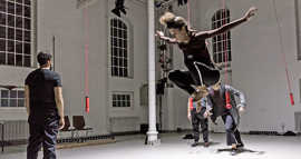 Szenenfoto der Tanztheaterproduktion "Clip/High Performance in der Kunstakademie