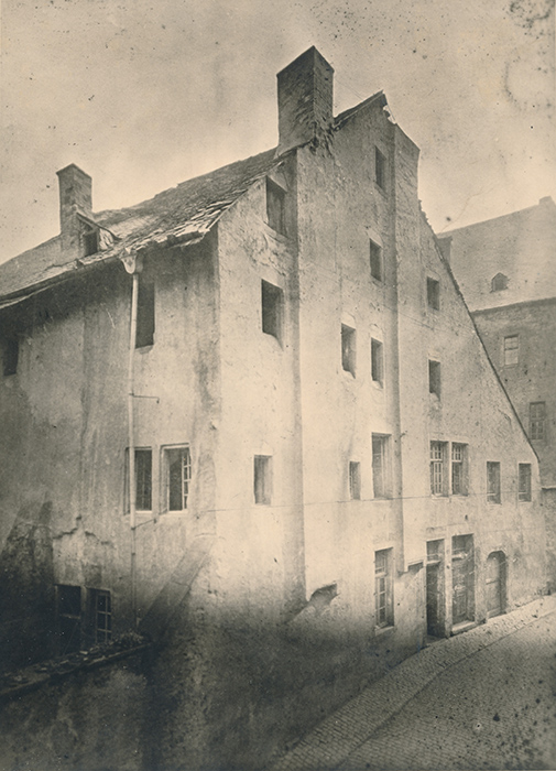 Haus in der Jakobsgasse, neben der Hausnummer 31 (nicht mehr vorhanden). (Aufnahme vor 1890, Archiv der städtischen Denkmalpflege)