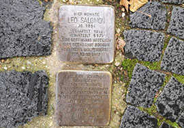 Ein Stolperstein erinnert an den Wohnort von Leo Salomon.