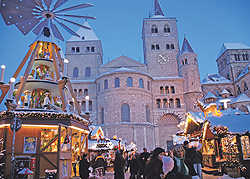 Verschneiter Weihnachtsmarkt Domfreihof, Foto: T. Vatheuer