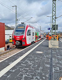 Ein Zug hält am Haltepunkt Hafenstraße. Foto: FDP