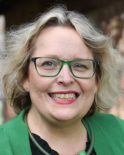 Nicole Helbig.