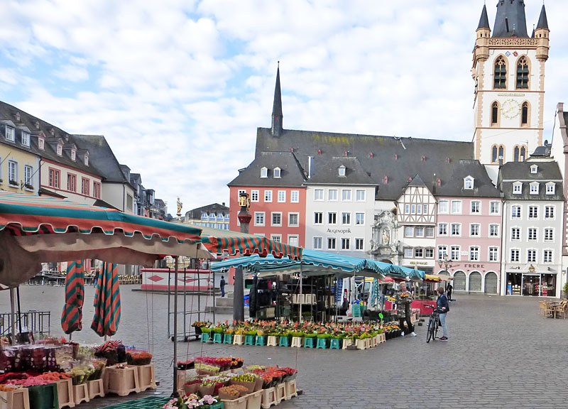 Marktstände auf dem Hauptmarkt